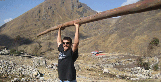 U-M Chemical Engineering student in Chaullacocha (Cusco), Peru