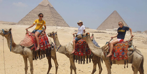 Three U-M students outside the Egyptian pyramids in Giza